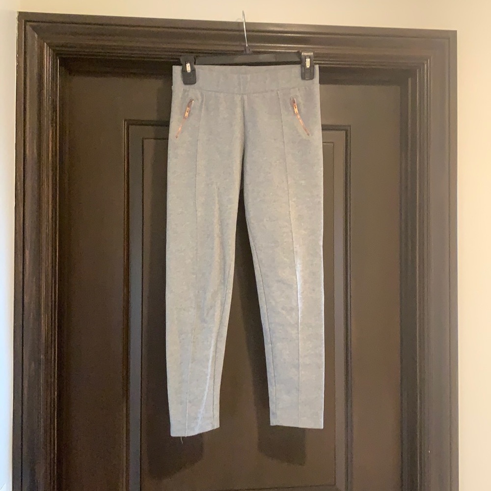 Grey Capri jogger w/ pleats and zippered pockets